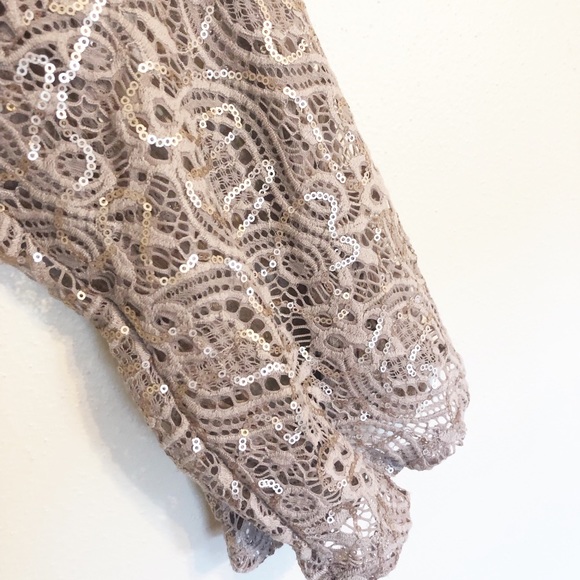 NWOT Taupe Lace Top W/Gold Sequin Accent Sz 3X - Picture 4 of 4